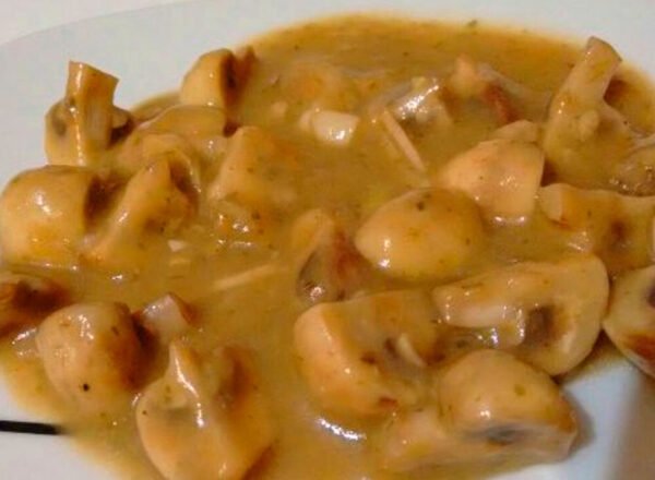 Champiñones en salsa
